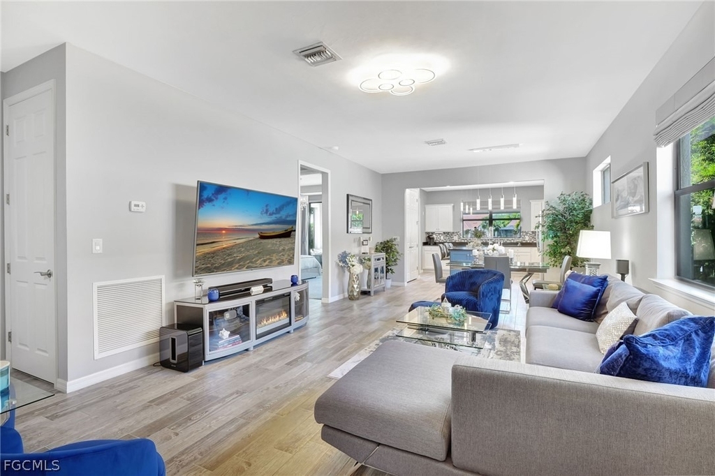 10908 Clarendon Street - Photo 3