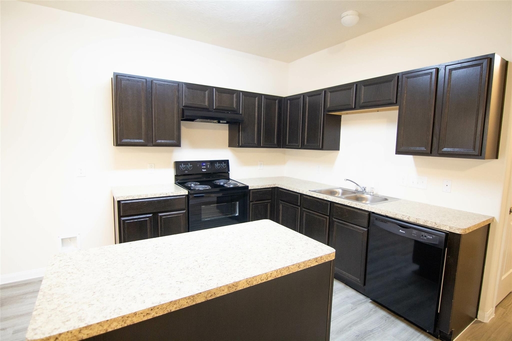 6239 Brenwood Circle - Photo 3