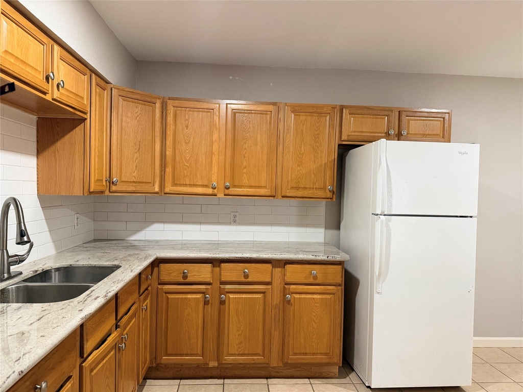 2102 5th Avenue N - Photo 8