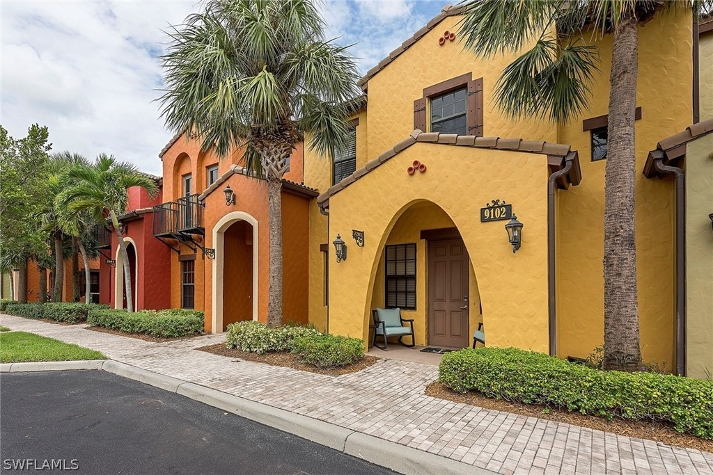 9102 Capistrano Street S - Photo 2