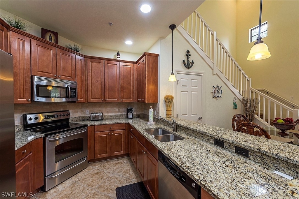 9102 Capistrano Street S - Photo 5