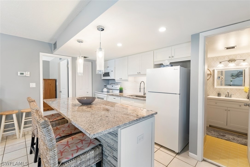 240 Palm Drive - Photo 2