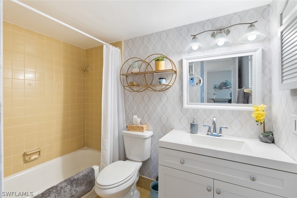 240 Palm Drive - Photo 3