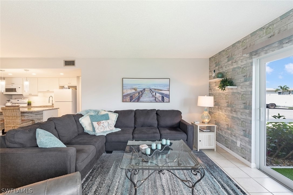 240 Palm Drive - Photo 15