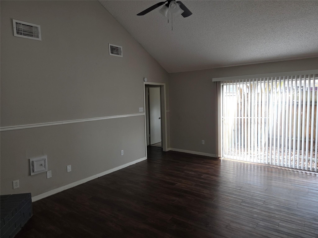 6303 Gladewell Drive - Photo 5