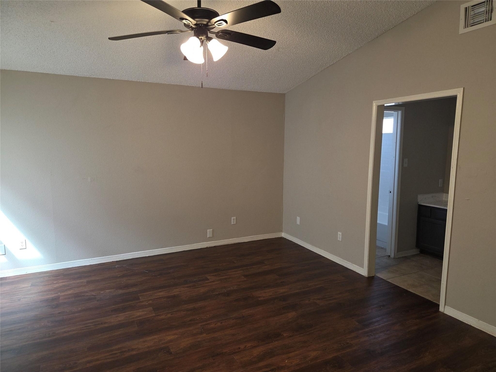 6303 Gladewell Drive - Photo 14