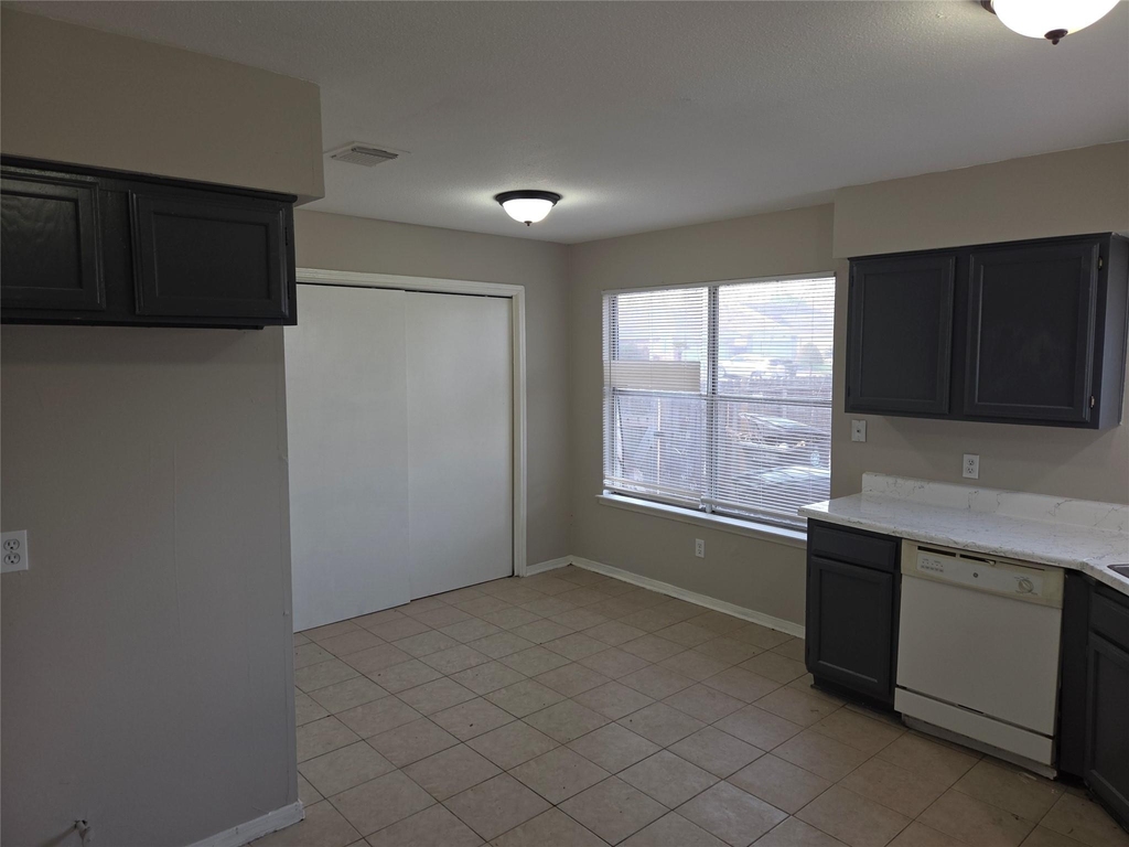 6303 Gladewell Drive - Photo 9