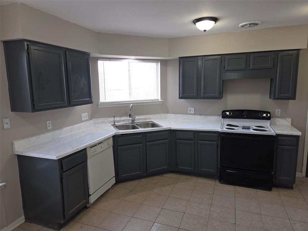 6303 Gladewell Drive - Photo 8