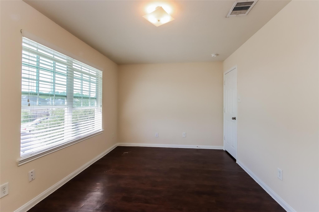 2435 Gibbs Bend Court - Photo 11