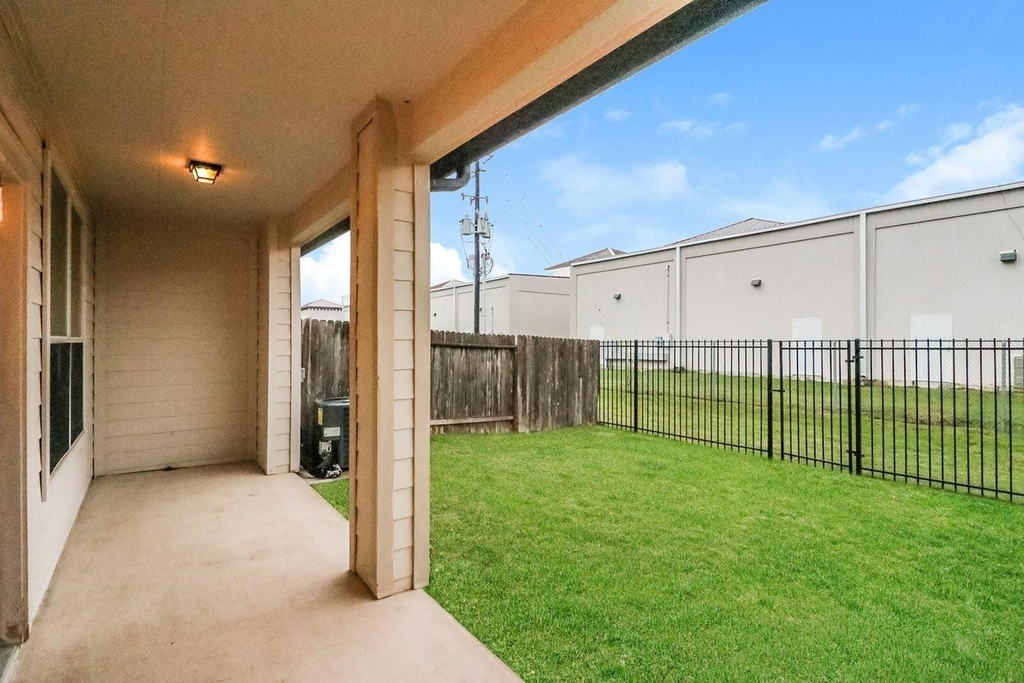 6222 Brenwood Circle - Photo 2