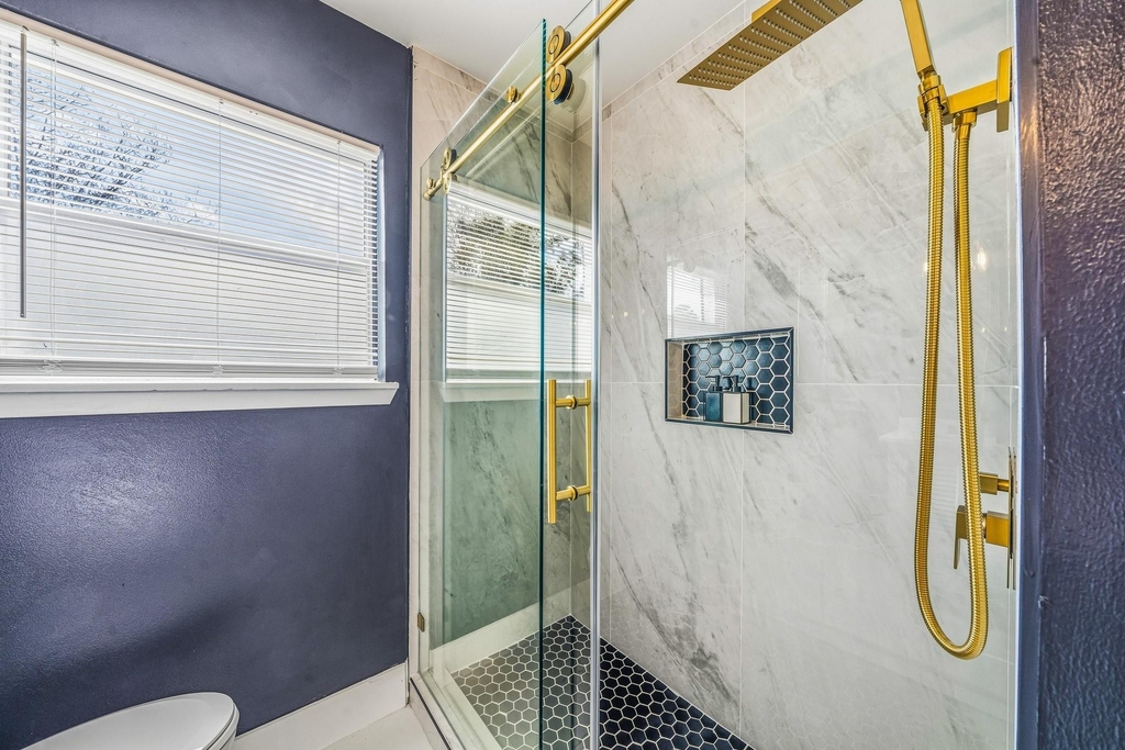 10042 Lazy Oaks Street - Photo 19