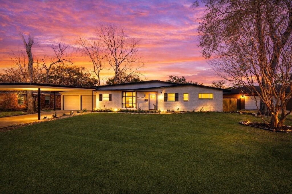 10042 Lazy Oaks Street - Photo 2