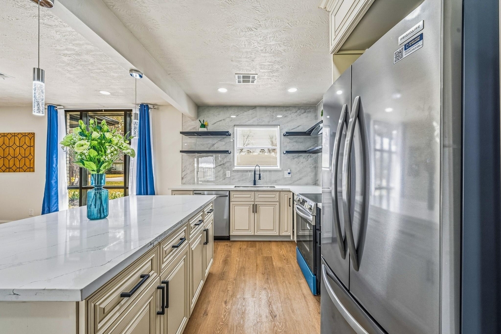 10042 Lazy Oaks Street - Photo 15