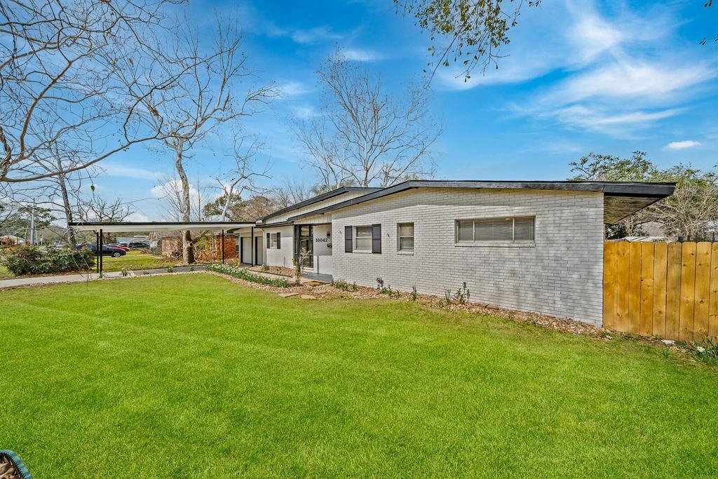10042 Lazy Oaks Street - Photo 3