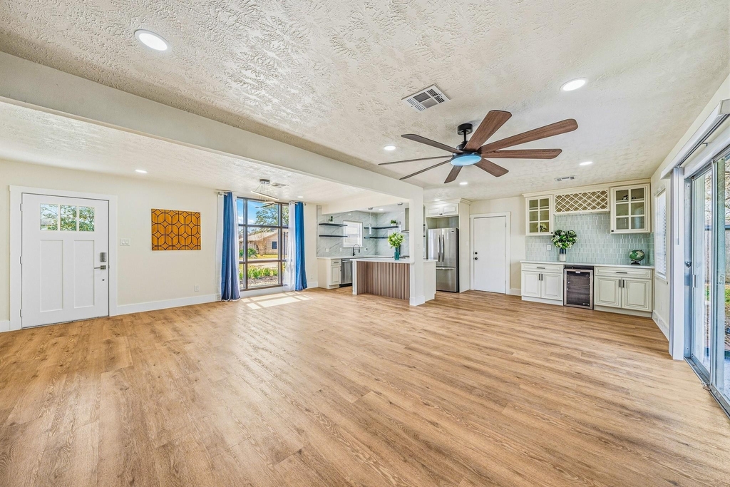 10042 Lazy Oaks Street - Photo 11