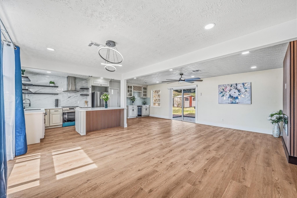 10042 Lazy Oaks Street - Photo 8