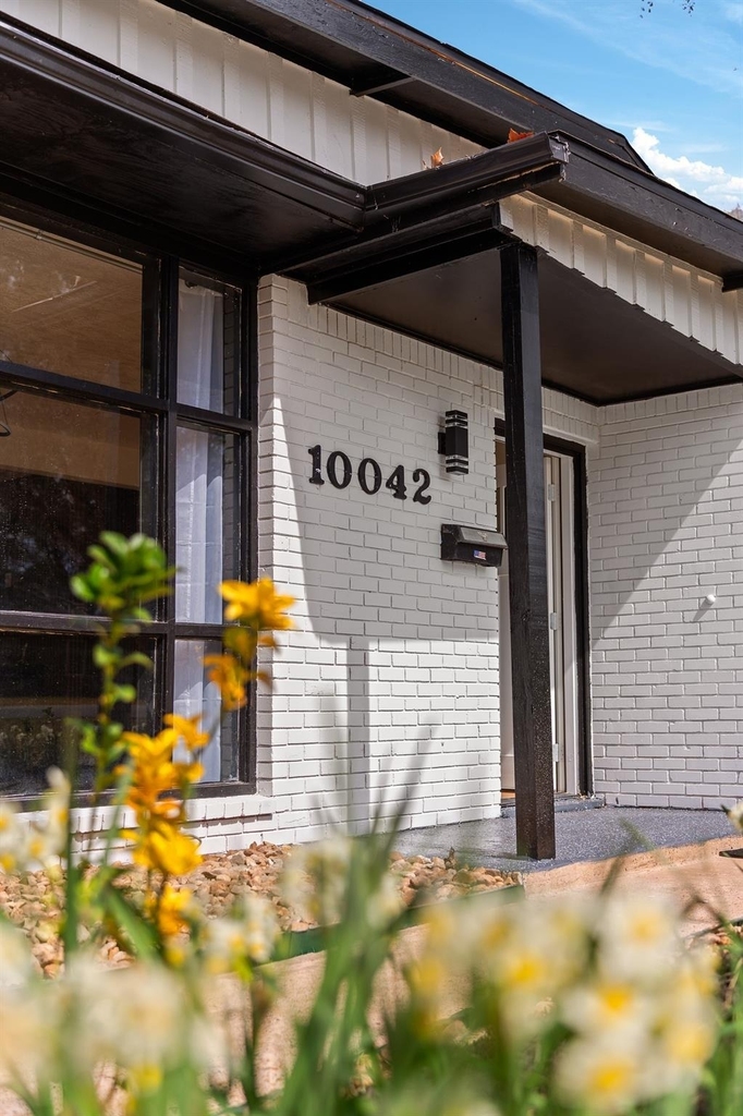 10042 Lazy Oaks Street - Photo 6