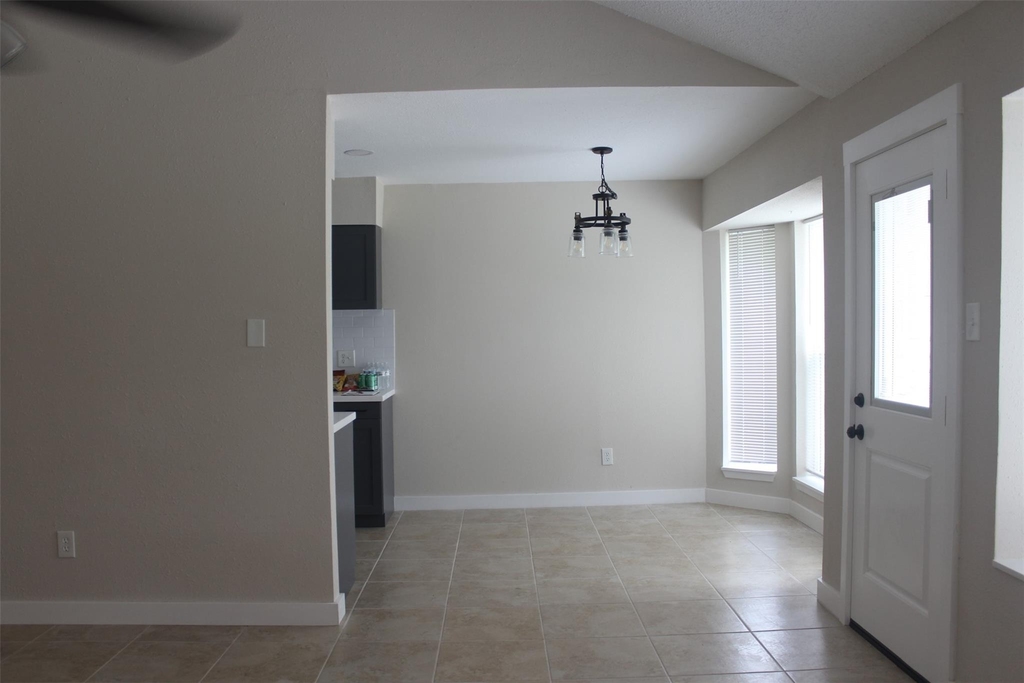 4920 Deerwood Circle - Photo 5