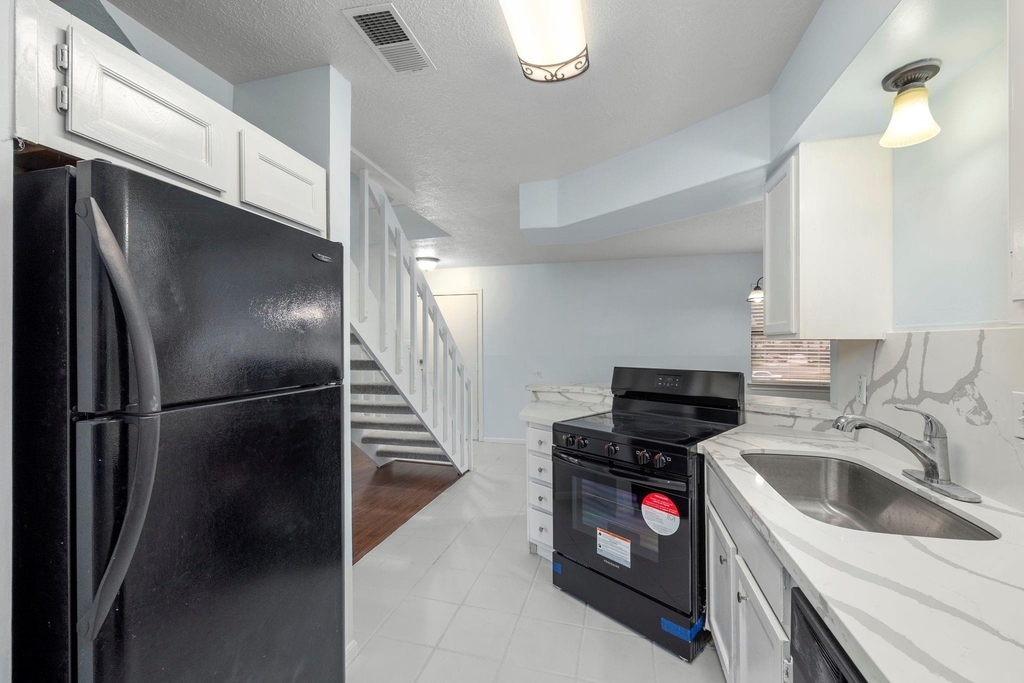 12755 Mill Ridge Drive - Photo 11