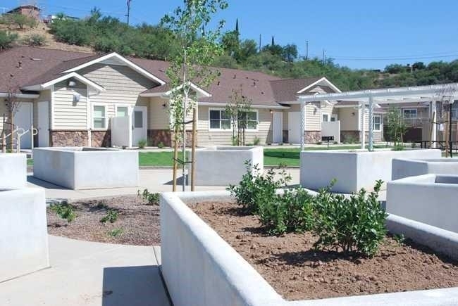 1039 E Saguaro Dr - Photo 5
