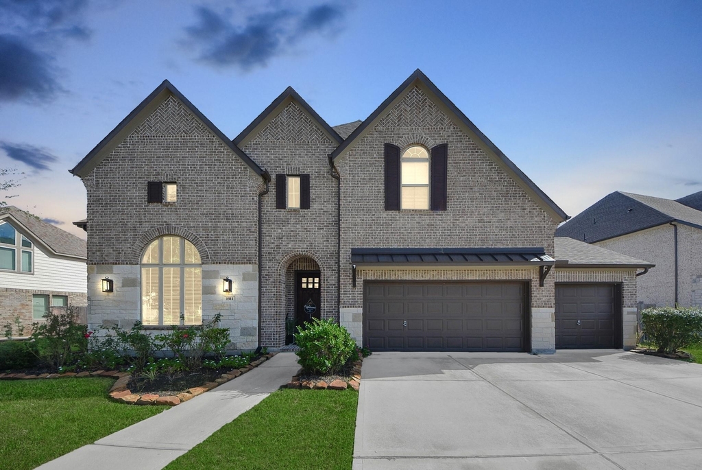 1911 Sapphire Pines Lane - Photo 1