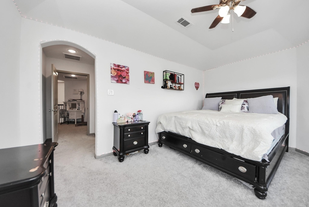 1911 Sapphire Pines Lane - Photo 32