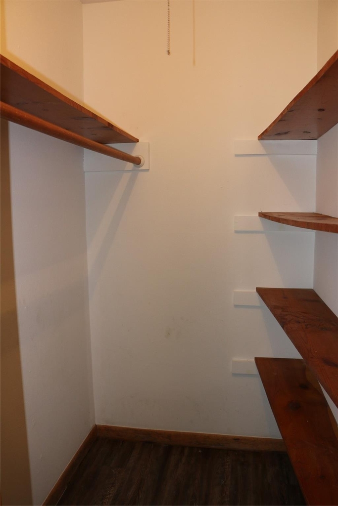 710 W 7th Street - Photo 10