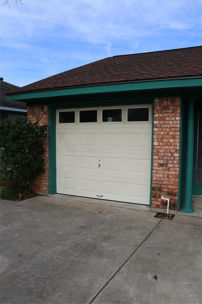 710 W 7th Street - Photo 1