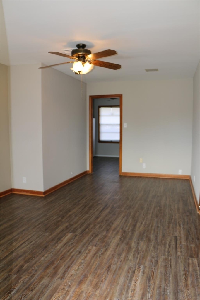 710 W 7th Street - Photo 3