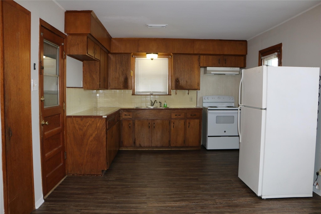 710 W 7th Street - Photo 18