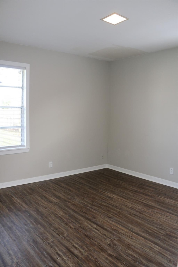710 W 7th Street - Photo 4