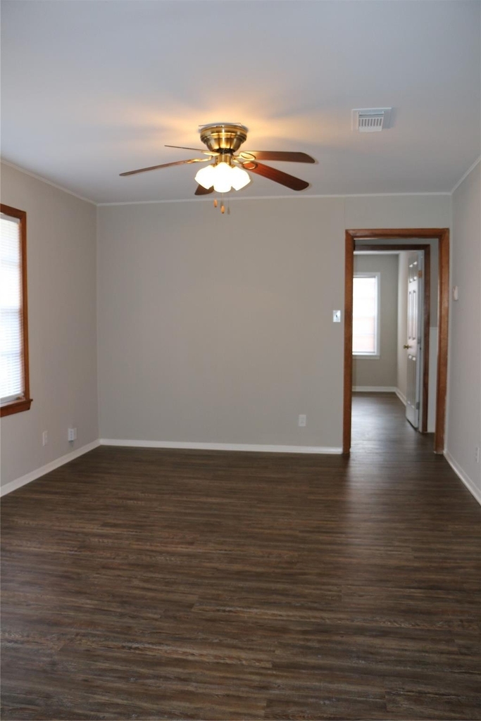 710 W 7th Street - Photo 16