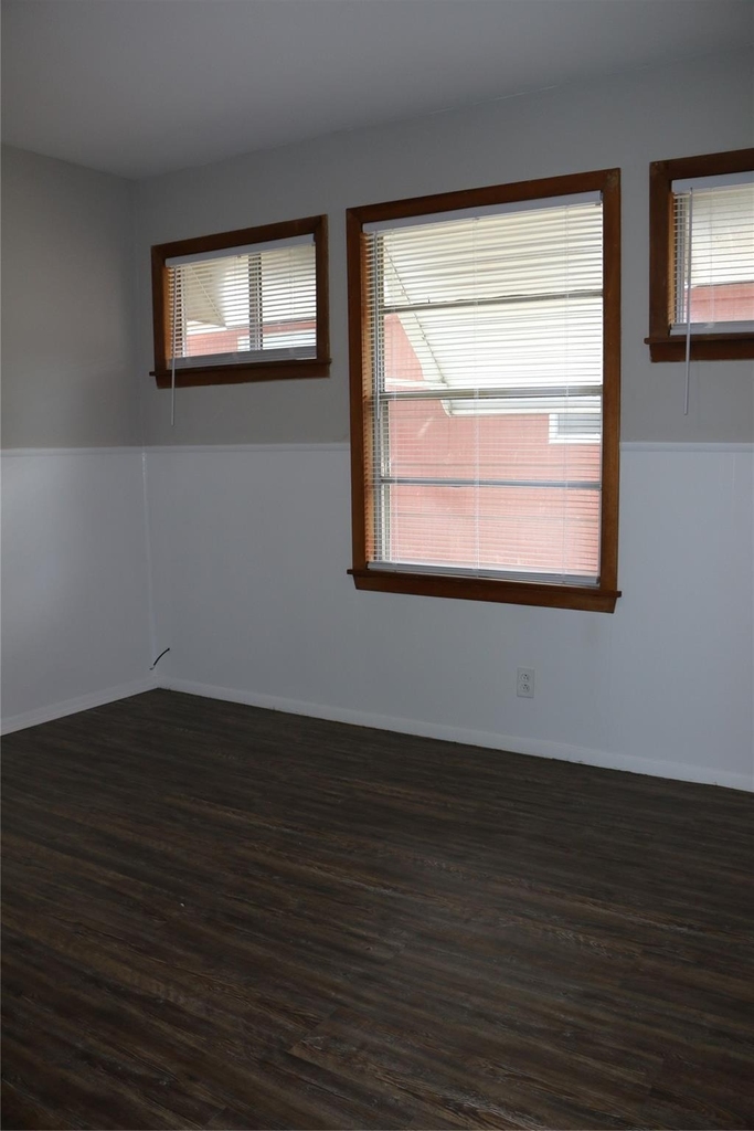 710 W 7th Street - Photo 9
