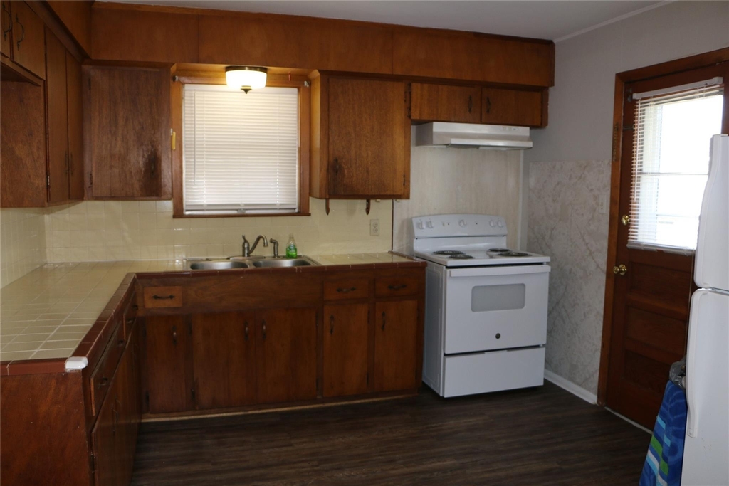 710 W 7th Street - Photo 14
