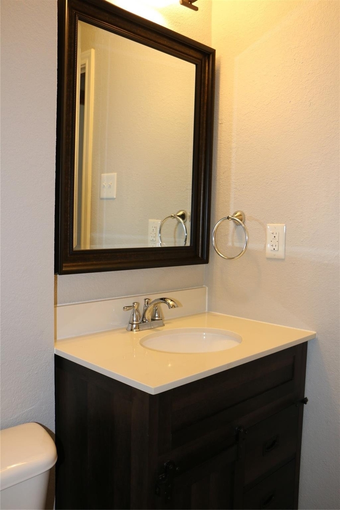 710 W 7th Street - Photo 7