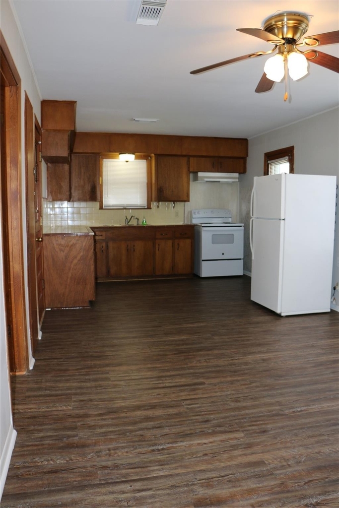 710 W 7th Street - Photo 13