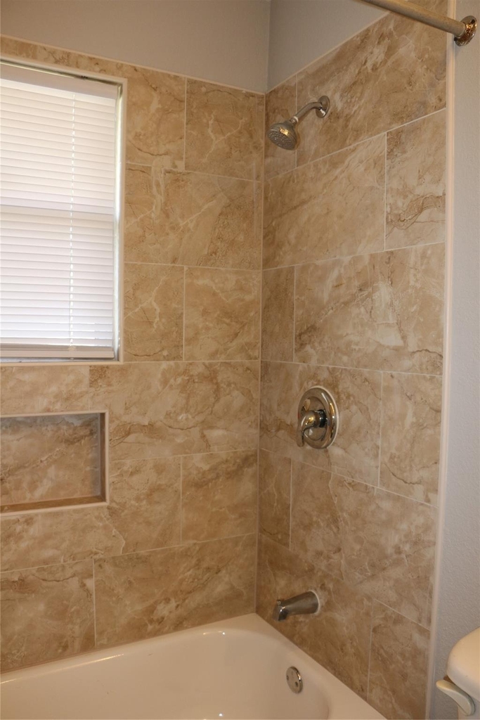710 W 7th Street - Photo 6