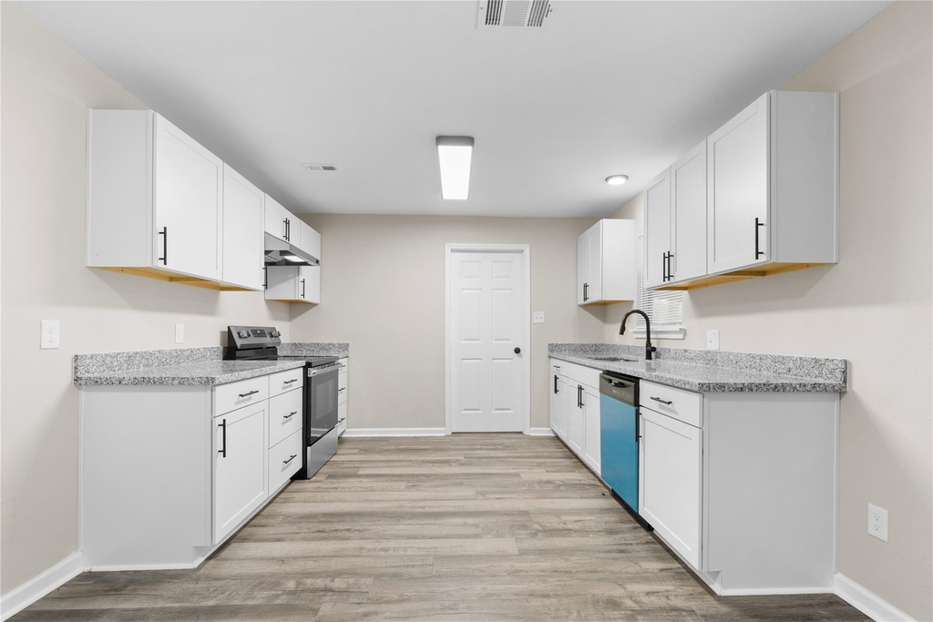 804 Avenue I - Photo 9