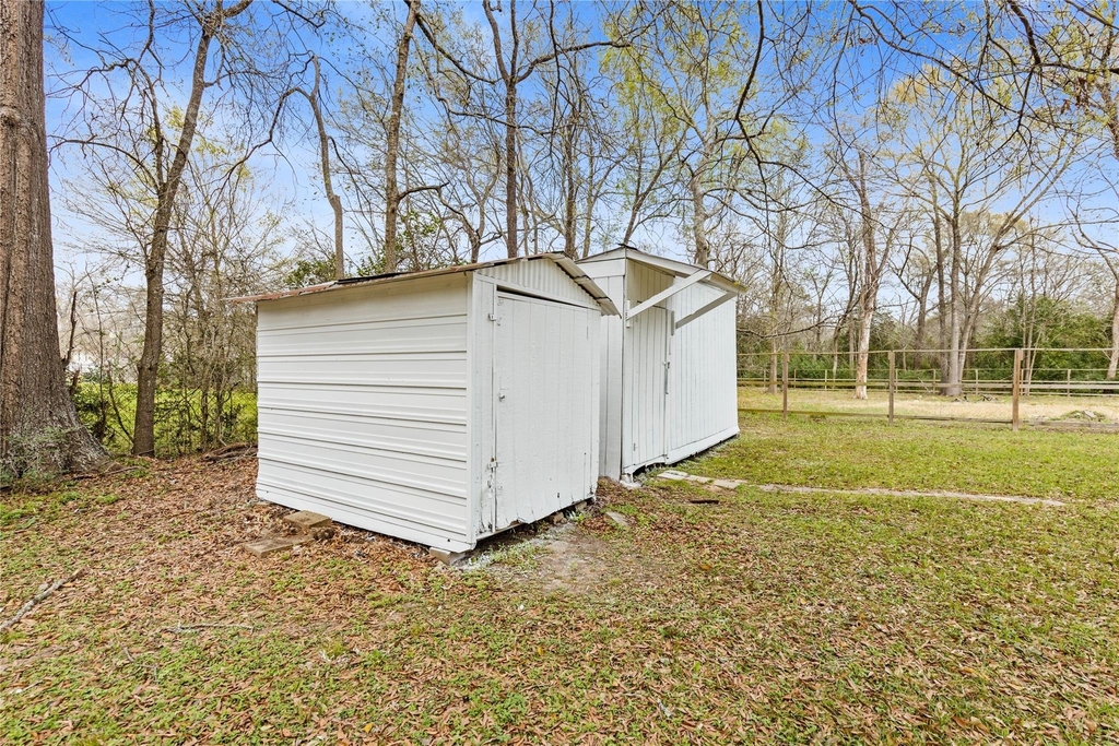 804 Avenue I - Photo 27