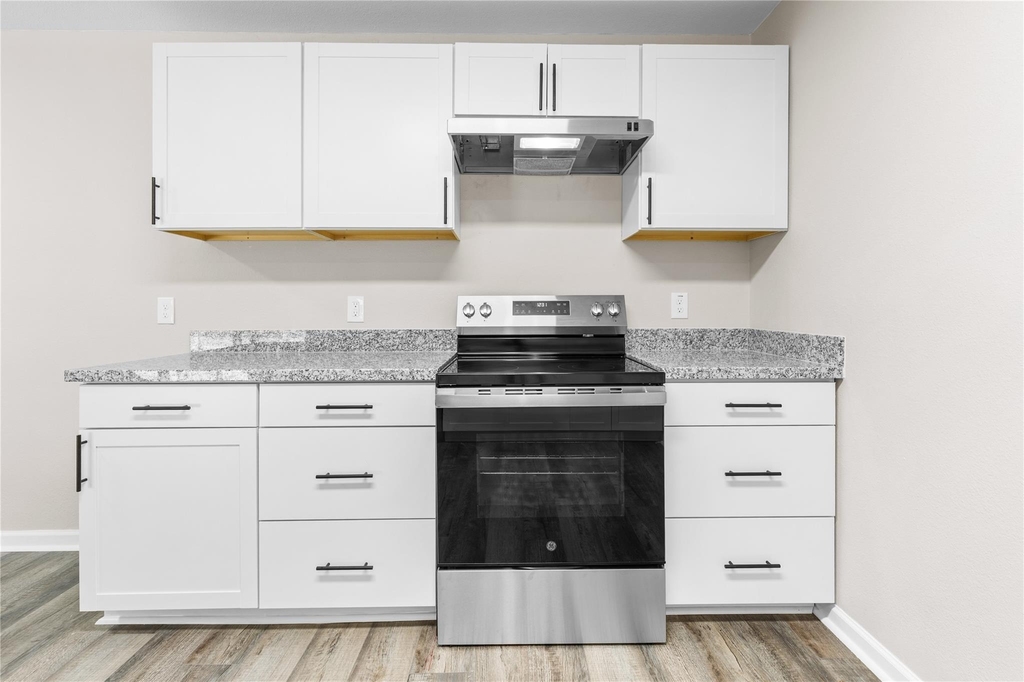 804 Avenue I - Photo 10