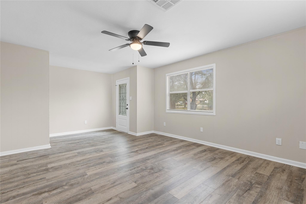 804 Avenue I - Photo 6
