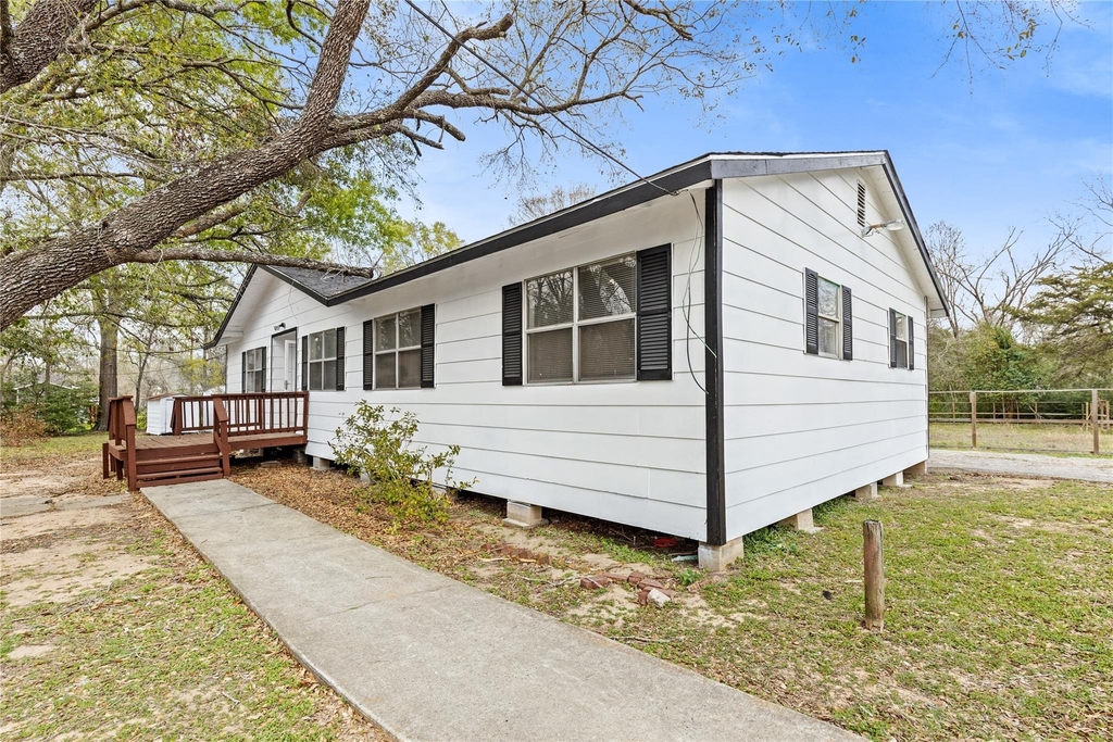 804 Avenue I - Photo 1