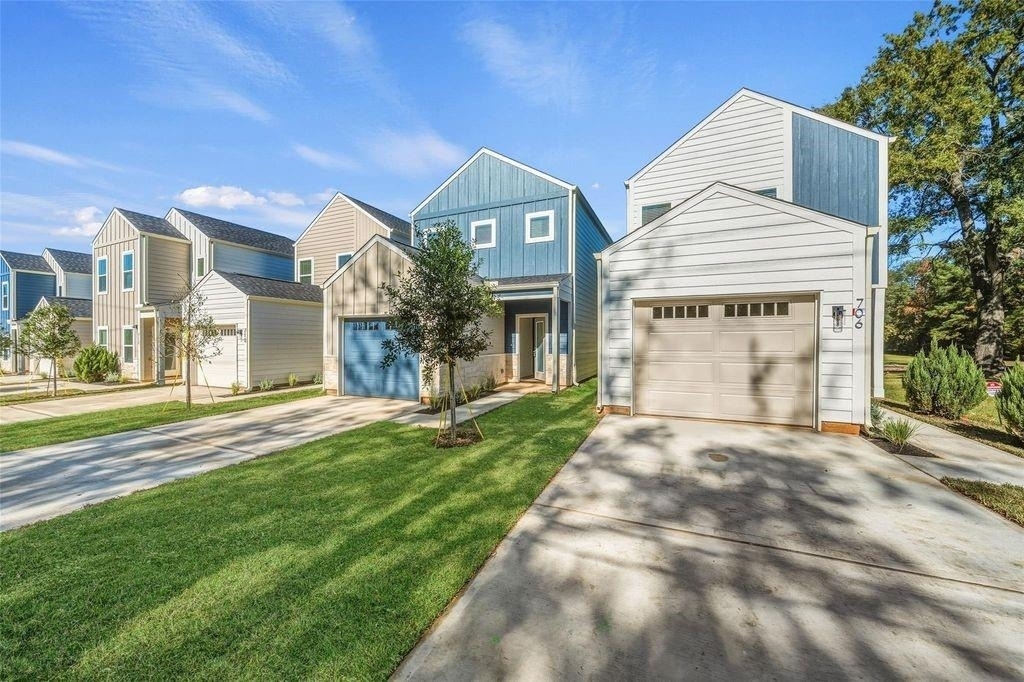706 W Dallas - Photo 0