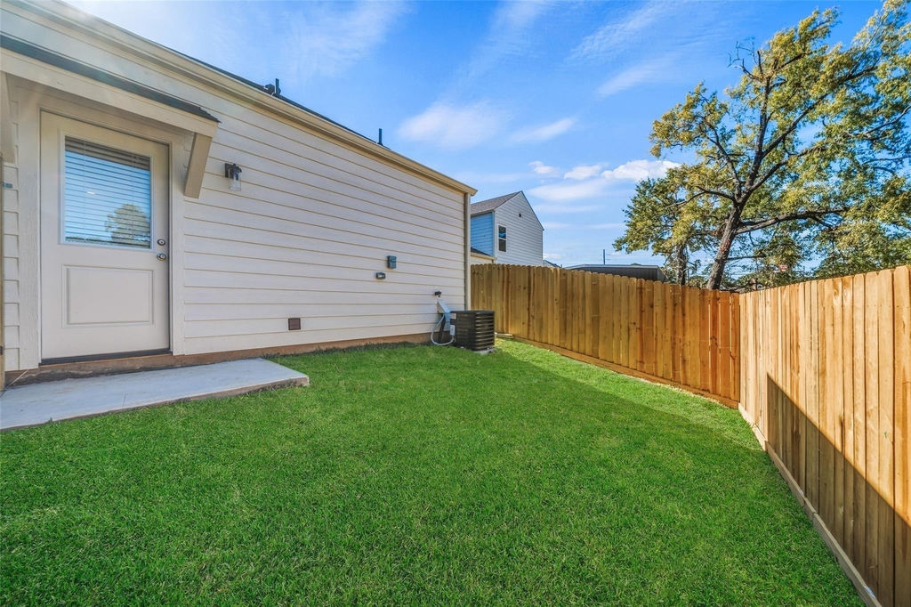 706 W Dallas - Photo 37
