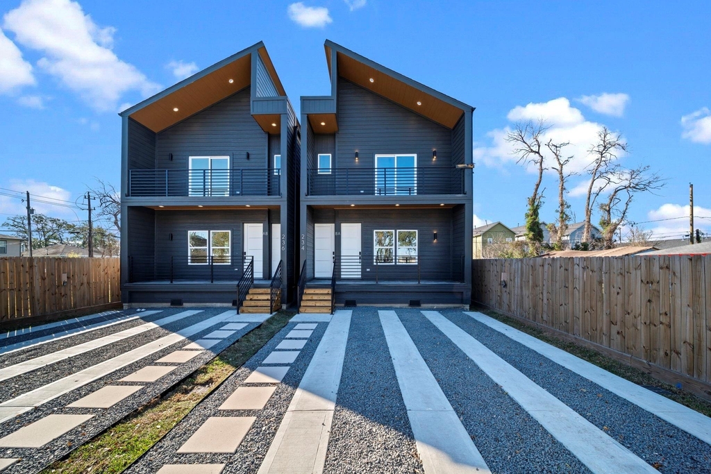 234 E 39th Street - Photo 23