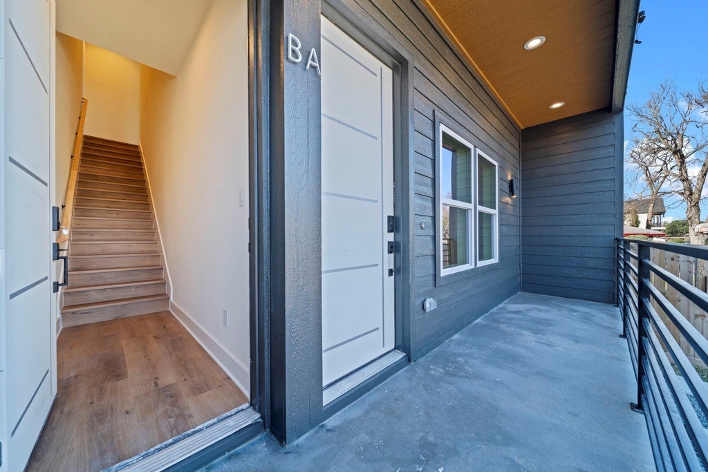 234 E 39th Street - Photo 4