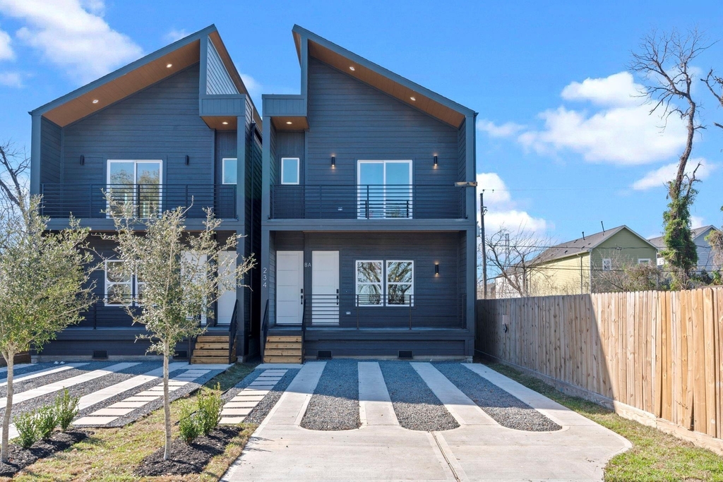 234 E 39th Street - Photo 22