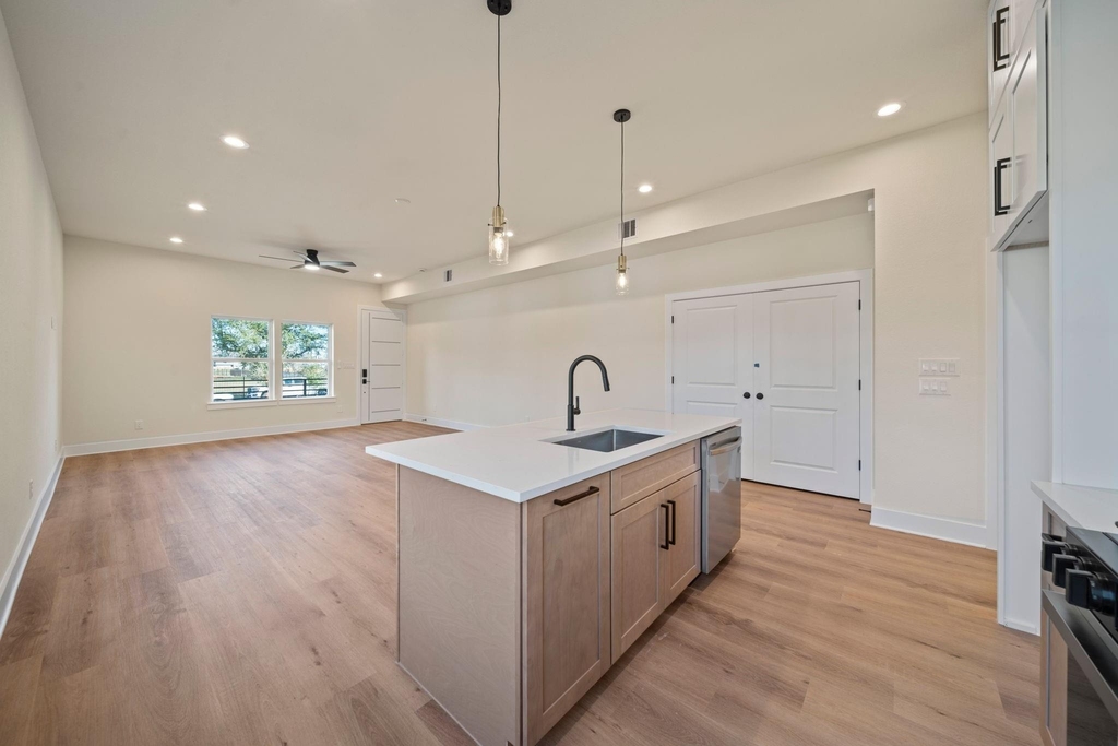 234 E 39th Street - Photo 21