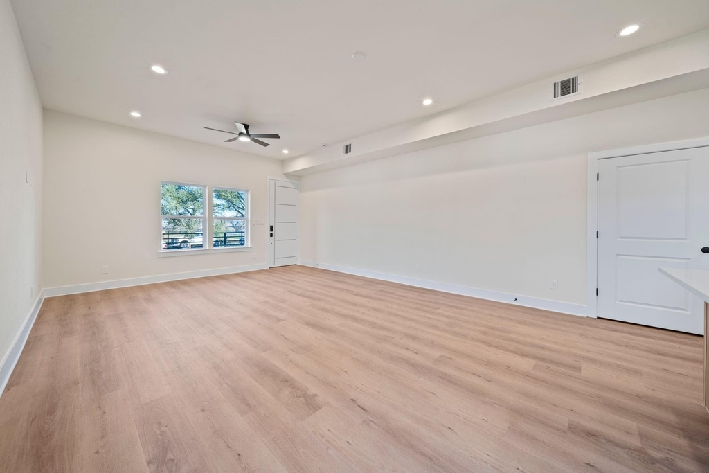 234 E 39th Street - Photo 20