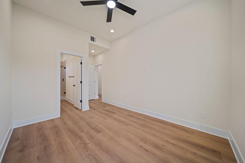 234 E 39th Street - Photo 17